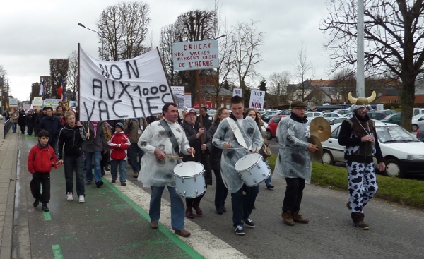 Le défilé dans les rues d'Abbeville